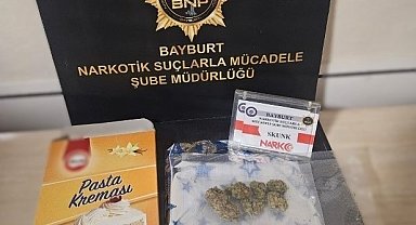 Kargoyla gönderilen uyuşturucu madde pasta kreması kutusunun içinde bulundu