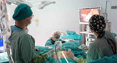 Karın ağrısıyla gitti, rahminden 7 kiloluk tümör çıktı