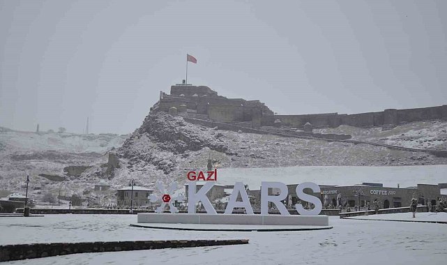 Kars beyaz örtüyle kaplandı