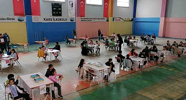 Kars İlkokulu'nda akıl ve zeka oyunları turnuvası düzenlendi