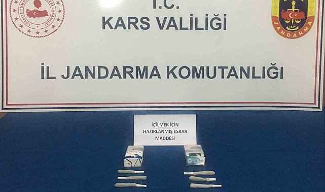 Kars'ta İranlıların sigara paketine sakladığı uyuşturucu jandarmaya takıldı