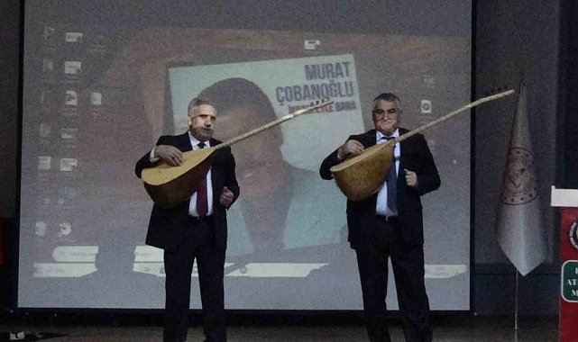 Kars'ta öğrenciler aşık Çobanoğlu'nu andı