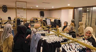 Kars'ta tesettür giyim festivaline yoğun ilgi