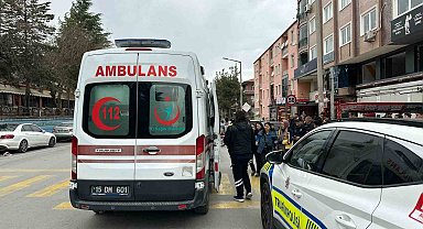 Karşıya geçmek isterken otomobilin çarptığı yaya yaralandı