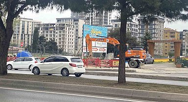 Kartal'da denize dökülen atık su çevreye kötü koku yaydı