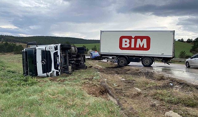 Kastamonu'da devrilen kamyondaki 1 kişi yaralandı