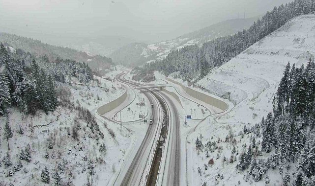 Kastamonu'da kar yağışı etkisini sürdürüyor: Ilgaz Dağı'nda kar kalınlığı 50 santimetreye ulaştı