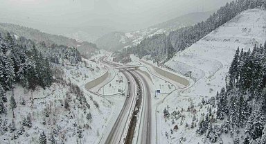 Kastamonu'da kar yağışı etkisini sürdürüyor: Ilgaz Dağı'nda kar kalınlığı 50 santimetreye ulaştı