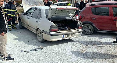 Kastamonu'da park halindeki otomobil yandı