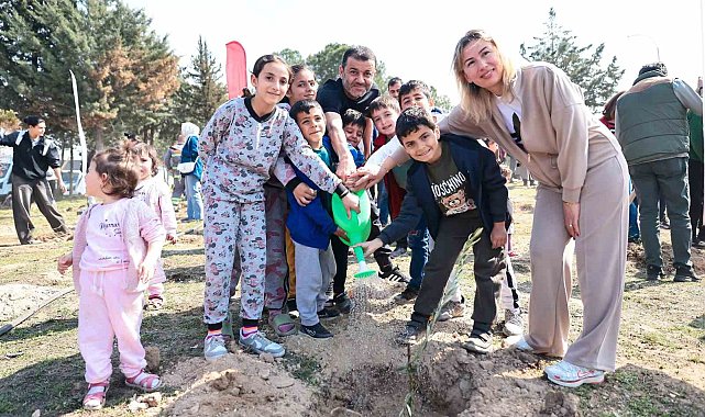 Katledilen 445 kadın anısına Denizli'de fidanlar toprakla buluştu