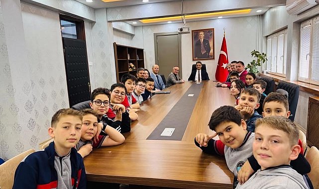 Kaymakam Adem Kaya, Oyuncu Beyinler Turnuvası'nda dereceye giren öğrencileri ağırladı