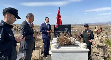 Kaymakam Akköz'den şehit kabirleri ve ailelerine bayram ziyareti