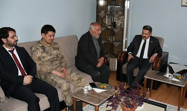 Kaymakam Özçelik'ten şehit ve gazi ailelerine bayram ziyareti