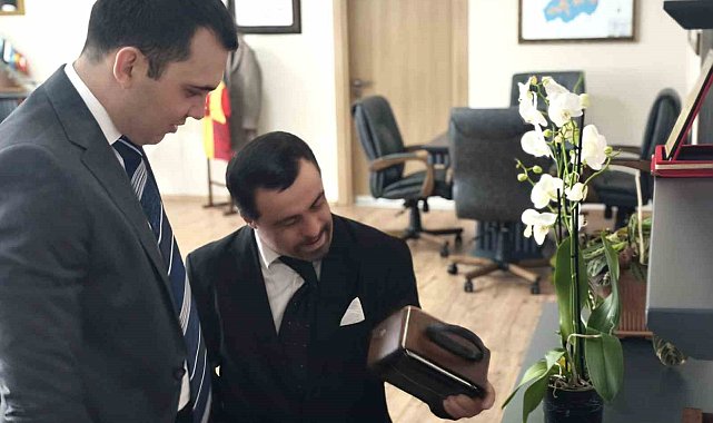 Kaymakam Zor, down sendromlu Kemal'i makamında ağırladı