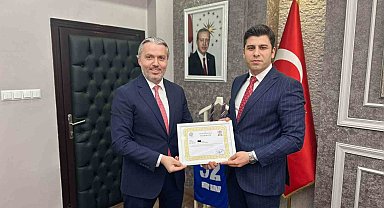 Kaymakamdan müdüre ödül