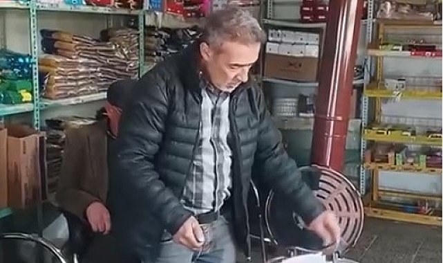 Kayseri'de hayırsever mahallenin bakkal borcunu ödedi