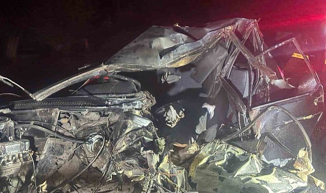 Kazada hurdaya dönen otomobil sürücüsü hayatını kaybetti