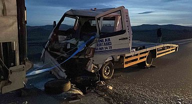 Kazazedeye yardım etmek için durdu başka kazaya neden oldu, 3 yaralı