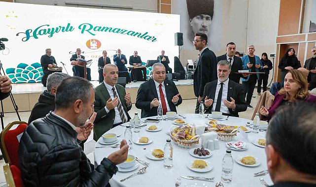 Keçiören Belediye Başkanı Özarslan ilk iftarı otobüs esnafı ile yaptı