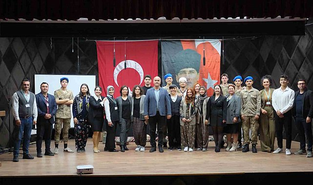 Kemer'de öğrencilerden duygu yüklü anma programı
