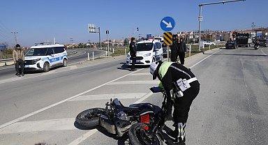 Keşan'da otomobil ile çarpışan motosikletin sürücüsü ağır yaralandı