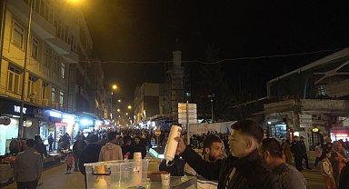 Kilis caddeleri iftar sonrası İstiklal Caddesi'ni aratmıyor