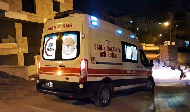 Kırıkkale'de ev yangını: 1'i itfaiye eri, 2 kişi hastaneye kaldırıldı