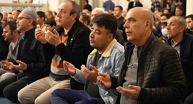 Kırıkkale'de vatandaşlar Kadir Gecesi'nde camileri doldurdu
