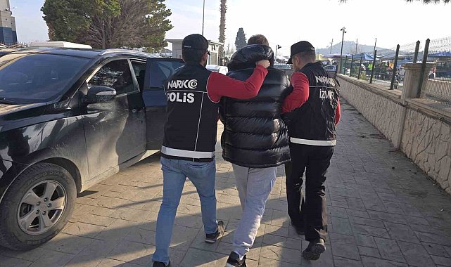 Kırmızı bültenle aranan firari İzmir'de yakalandı