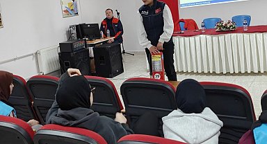 Kız öğrenci yurdunda afet bilinci ve yangın farkındalık eğitimi verildi
