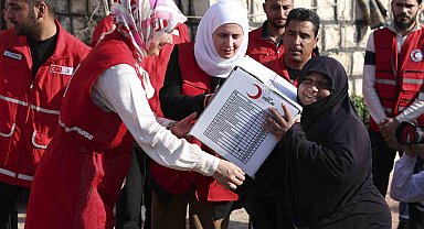 Kızılay'dan İdlib'de engelli kampında yaşayanlara yardım