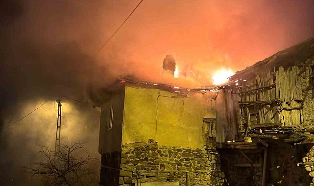 Kızılcahamam'da iki katlı binada yangın çıktı