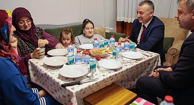 Kocaeli'de Büyükakın, Ramazan ayında ev ziyaretlerine devam ediyor