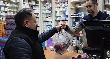 Kocaeli'den nöbetçi eczacılara sahurluk ikram