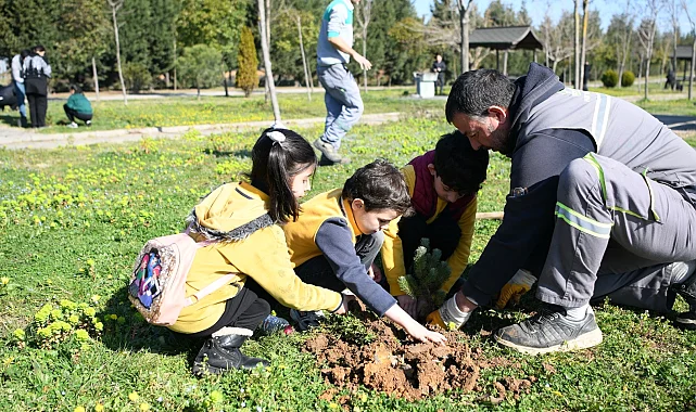 Kocaelili minikler, fidanları toprakla buluşturdu