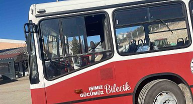 Kontak kapatan minibüsçüler belediyenin otobüsünü taşladı