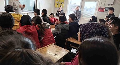 Konteyner sınıflarda kalan öğrencilere yazarlık mesleği anlatıldı