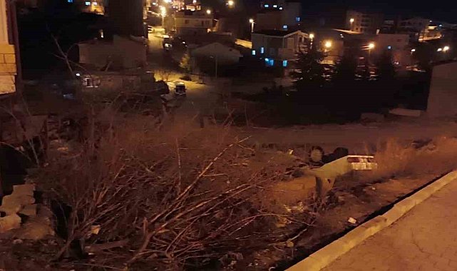 Kontrolden çıkan otomobil boş araziye devrildi, sürücü yaralandı