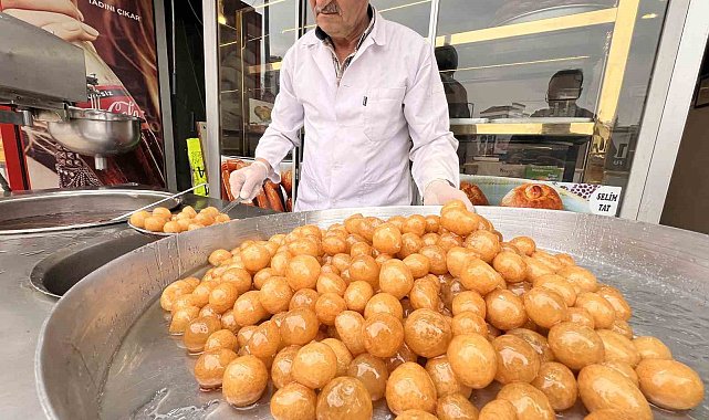 Konya'da geleneksel lokma tatlısına rağbet
