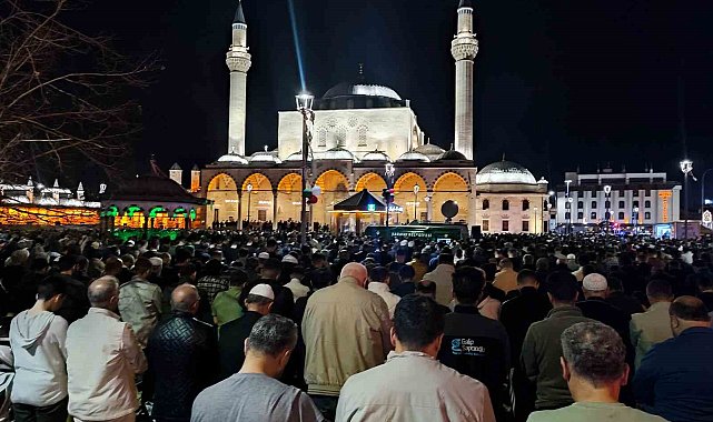 Konya'da Kadir Gecesi coşkusu