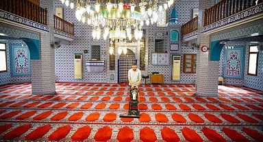 Konyaaltı'nda camilerde bayram temizliği
