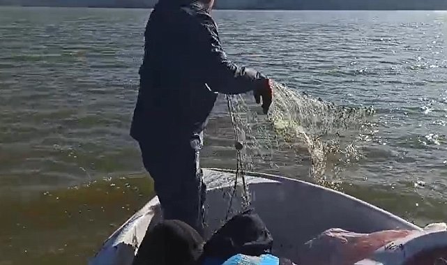 Kovada Gölü'nde 600 metre kaçak ağa el konuldu, balıklar doğaya geri bırakıldı
