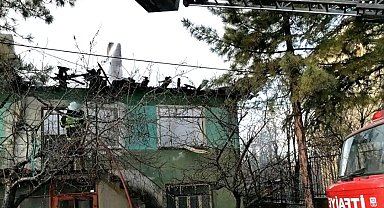 Köy evinde çıkan yangın korkuttu