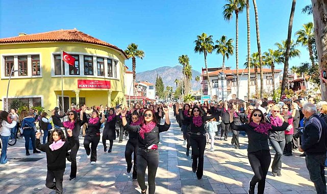 Köyceğiz'de 80 kadından harmandalı gösterisi
