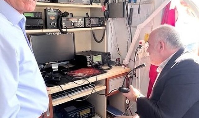 Köye telsiz sistemi kurdu, dünya ile haberleşiyor