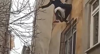 Küçükçekmece'de psikolojik rahatsızlığı olan kadın camdan atladı
