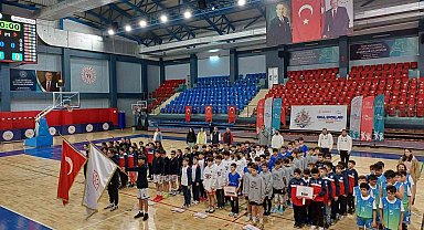 Küçükler basketbol grup müsabakaları başladı