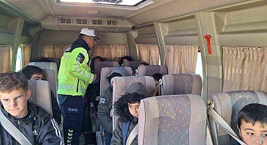 Kula'da Jandarma trafik timlerinden öğrencilere ve servis şoförlerine trafik eğitimi