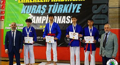 Kuraş'da iki madalya