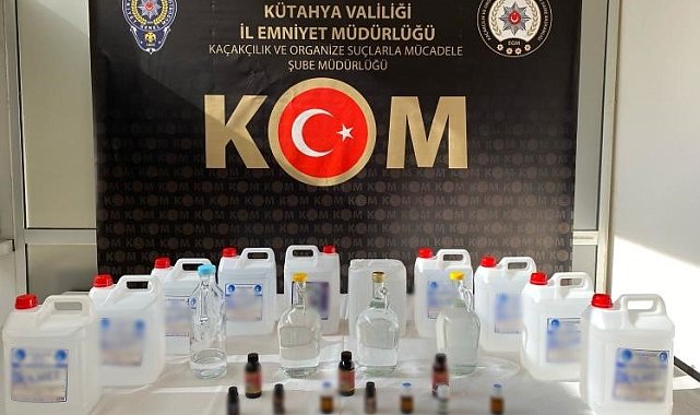 Kütahya'da kargodan 10 litre, iki evden 55 litre etil alkol ele geçirildi
